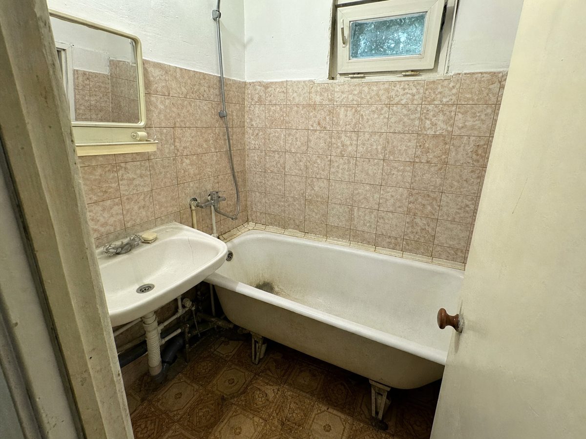 Baie la cheie — Înainte