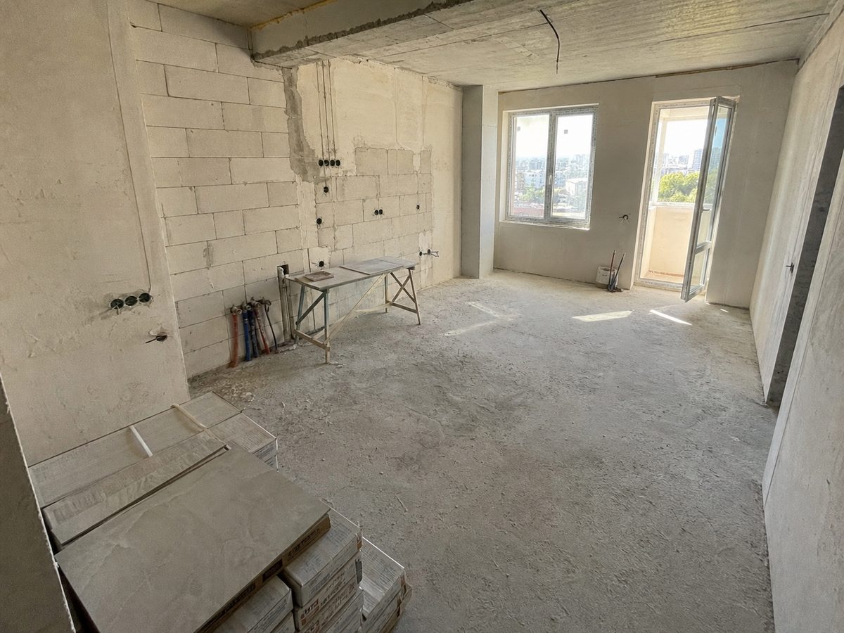Apartament la cheie — Înainte
